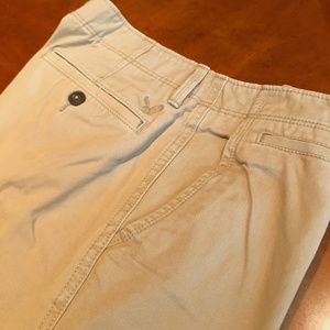 American Eagle - Like new. 34x32. Khaki.